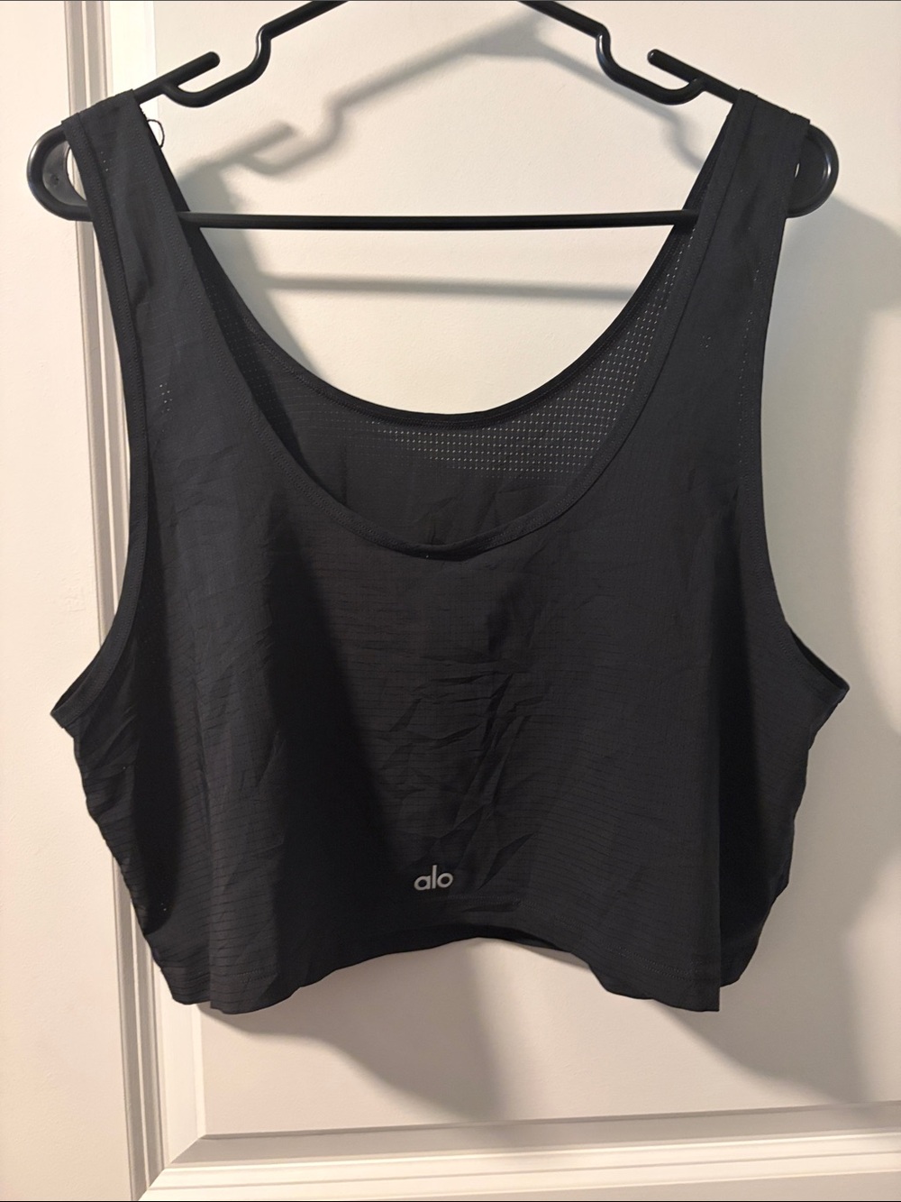 ALO Yoga Black Scoop Crop Tank - Picture 4 of 4